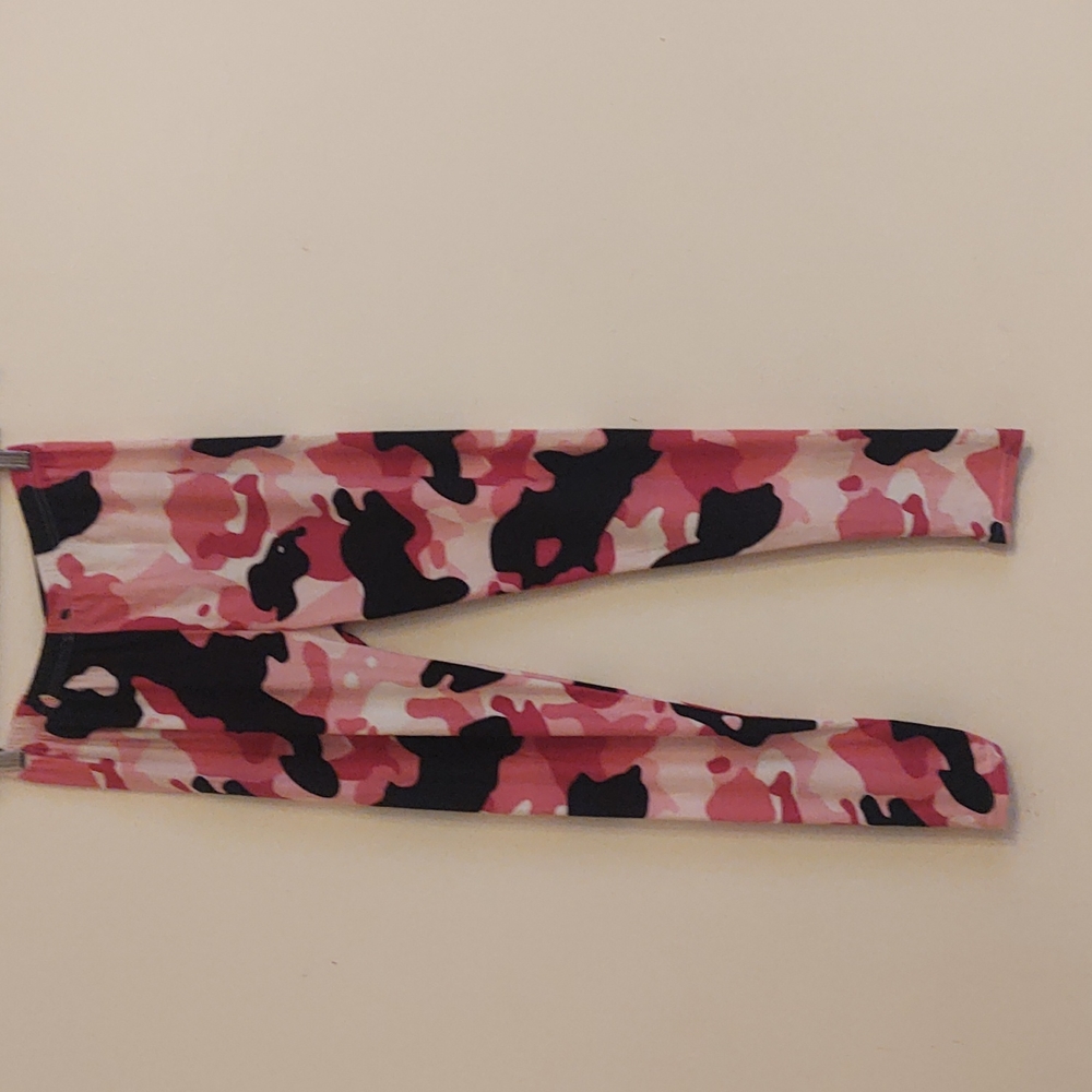 Pink camouflage leggings